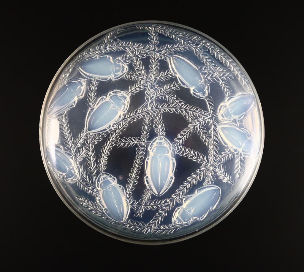 René Lalique. A pre-war opalescent glass Cleones pattern box and cover, no.49, designed in 1921, 17cm diameter